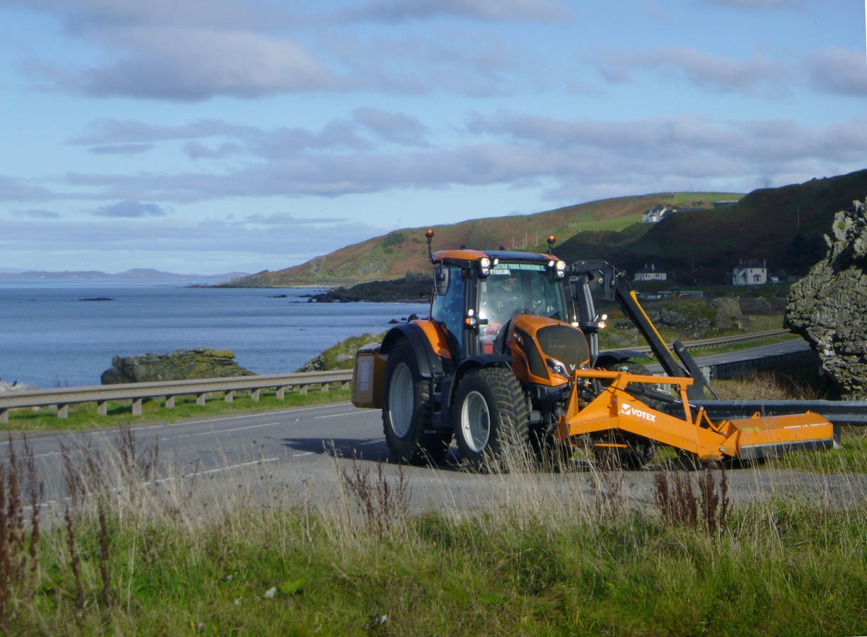 Two Valtra tractors maintain key routes in north-west Scotland, among some of the UK’s most breath-taking scenery.