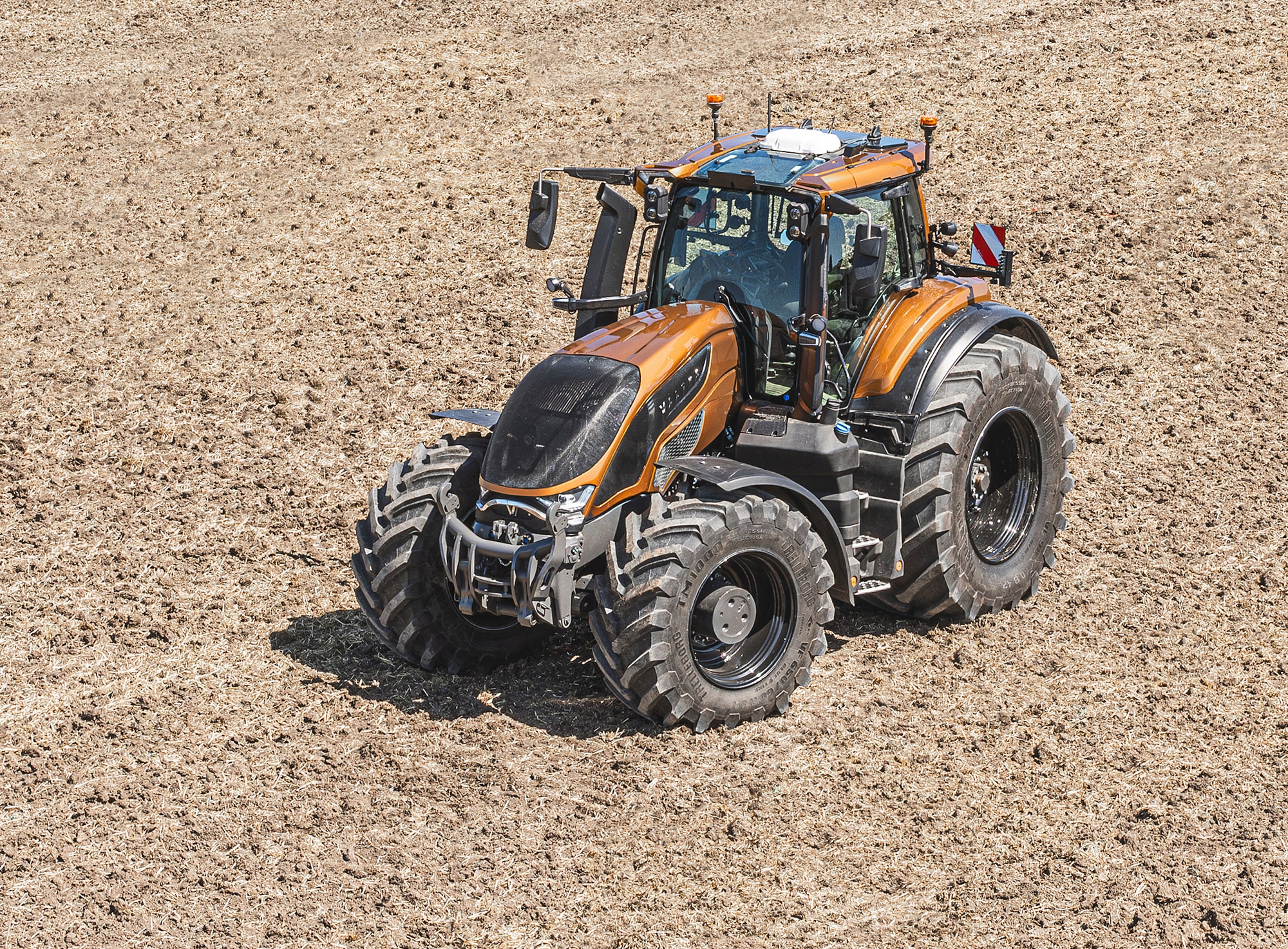 Uuden S-sarjan valmistaminen Suolahdessa mahdollistaa sen täydellisen varustelun Unlimited-studiossa. Yli kolmasosa Suolahden tehtaalta valmistuvista traktoreista varustellaan siellä.